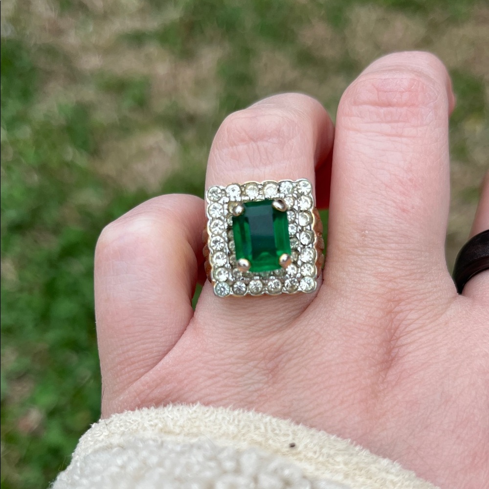 Vintage Elegant Green and Silver Women's Ring